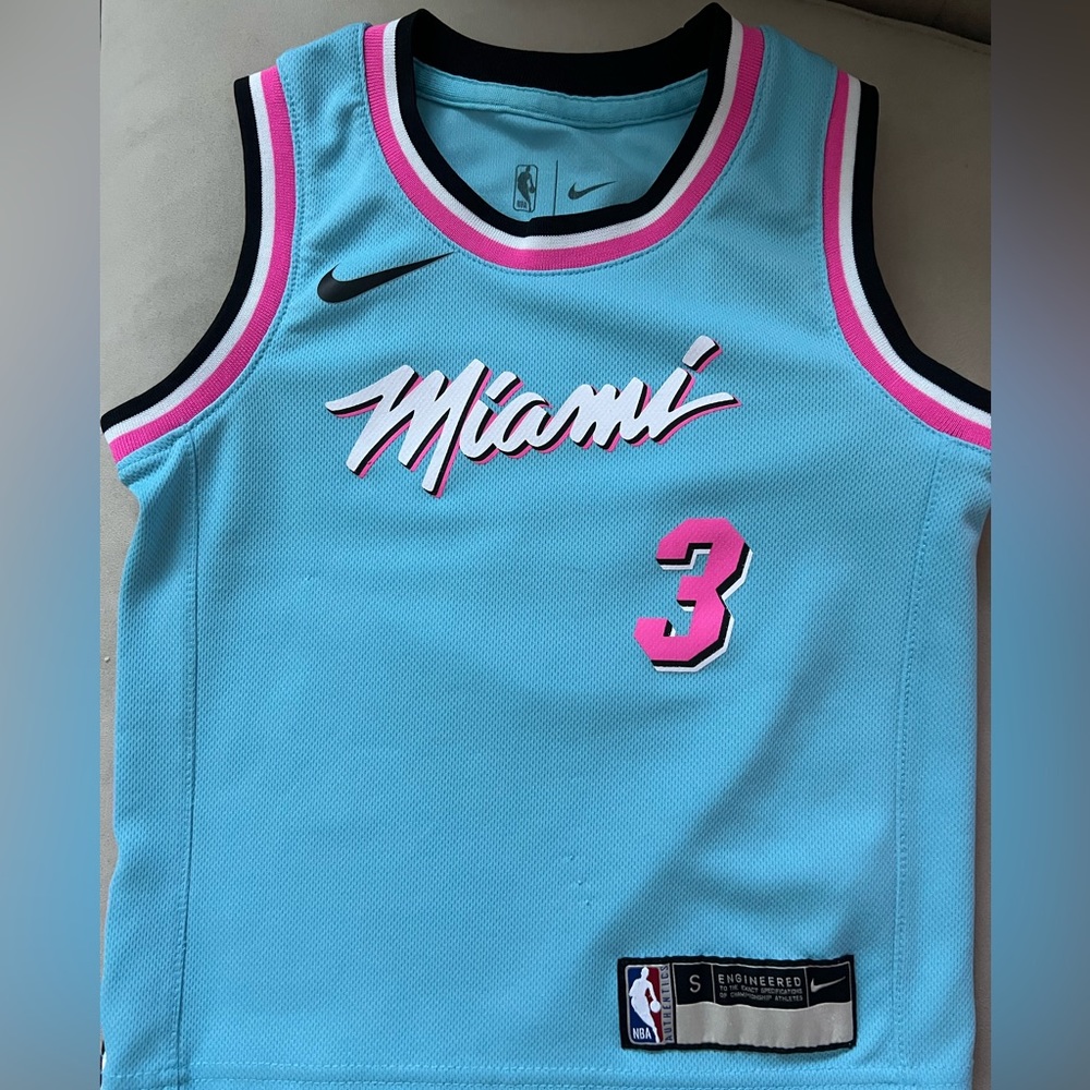 Miami Heat NBA Dwayne Wade jersey.